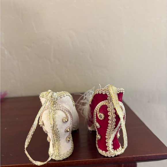 Elegant Embroidered Shoes Christmas Holiday Ornaments Set of 2 Victorian 1990s - Picture 5 of 5